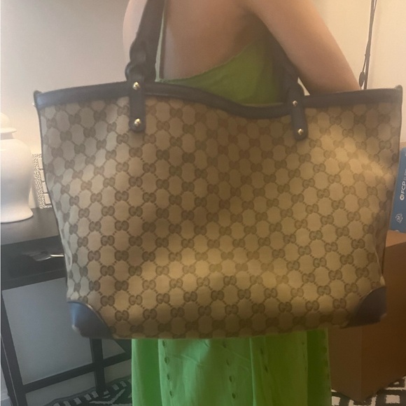 COPY - Gucci Tote Handbag “Gucci craft” medium tote with detachable pocket - Picture 13 of 16